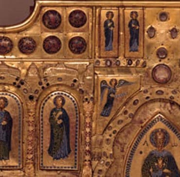 detalle del retablo esmaltado de Santa María en el santuario de San Miguel de Aralar